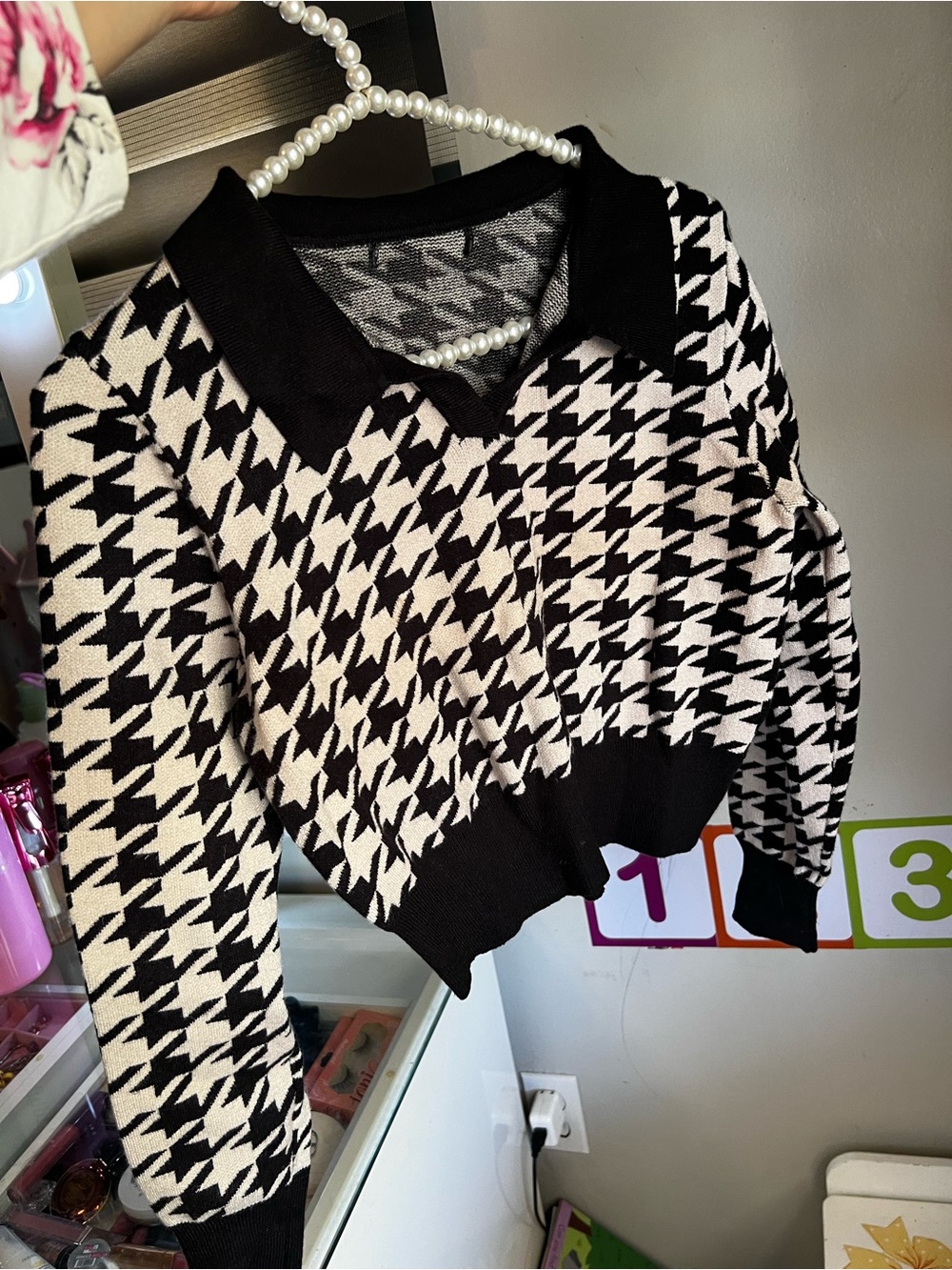 H&M Black & White Houndstooth Cropped V-Neck Sweater